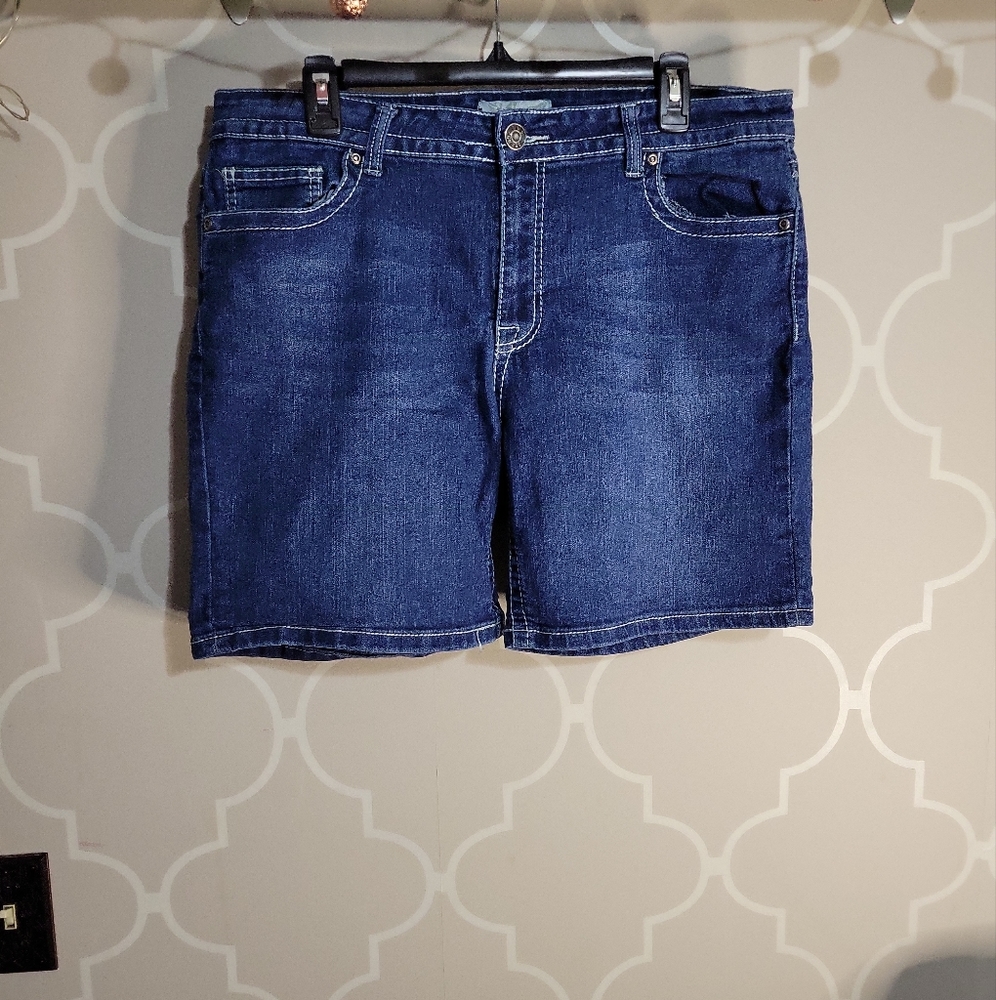 Women's VGS Mid Rise Blue Jean Shorts Size 14 Dark wash Distressed